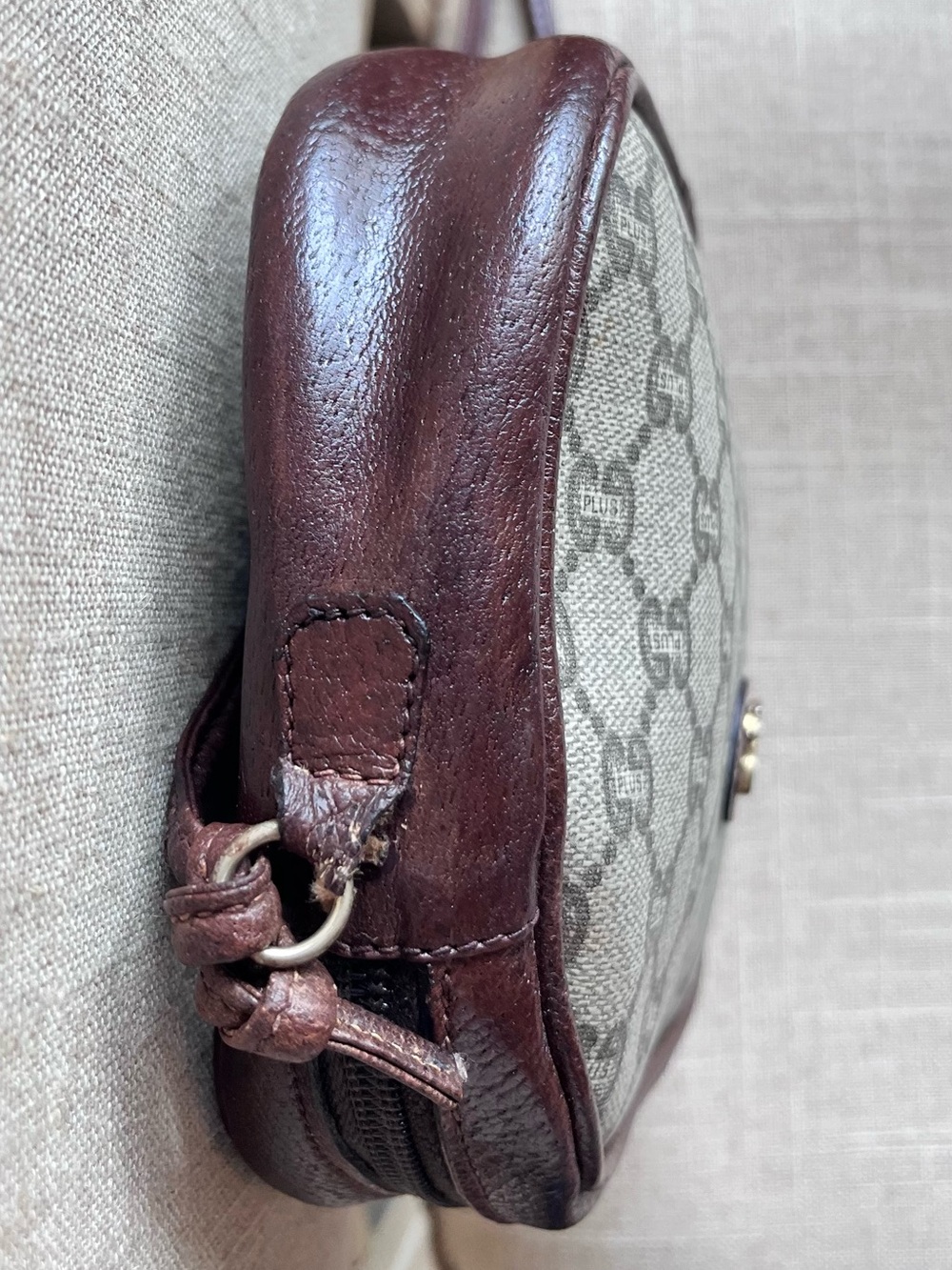Vintage Gucci Plus crossbody with monogram. Exterior and interior bag is clean. - Picture 6 of 16